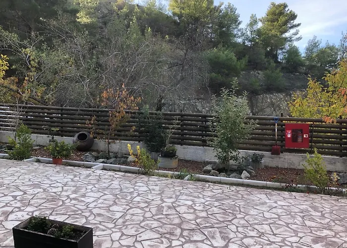 Diamond Stone Wooden * Chandria