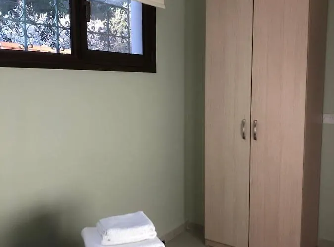 Diamond Stone Wooden Chandria