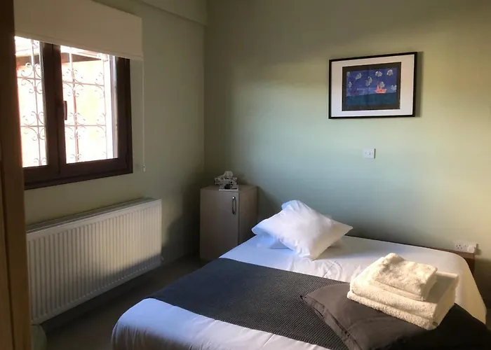 Diamond Stone Wooden Semesterbostad Chandria